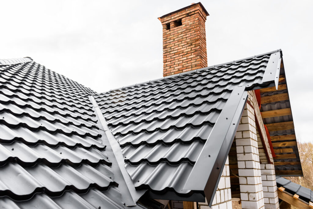 7 Pros and Cons of Metal Roofing in Florida